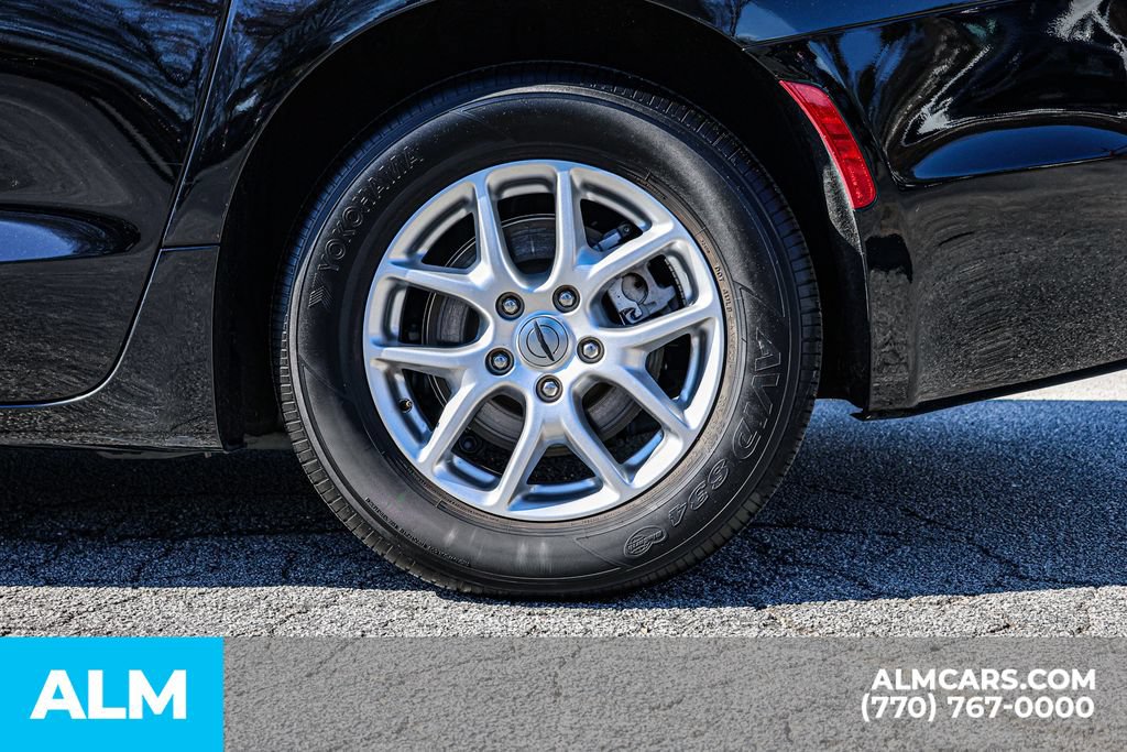 Used 2024 Chrysler Pacifica Touring-L FWD image 18