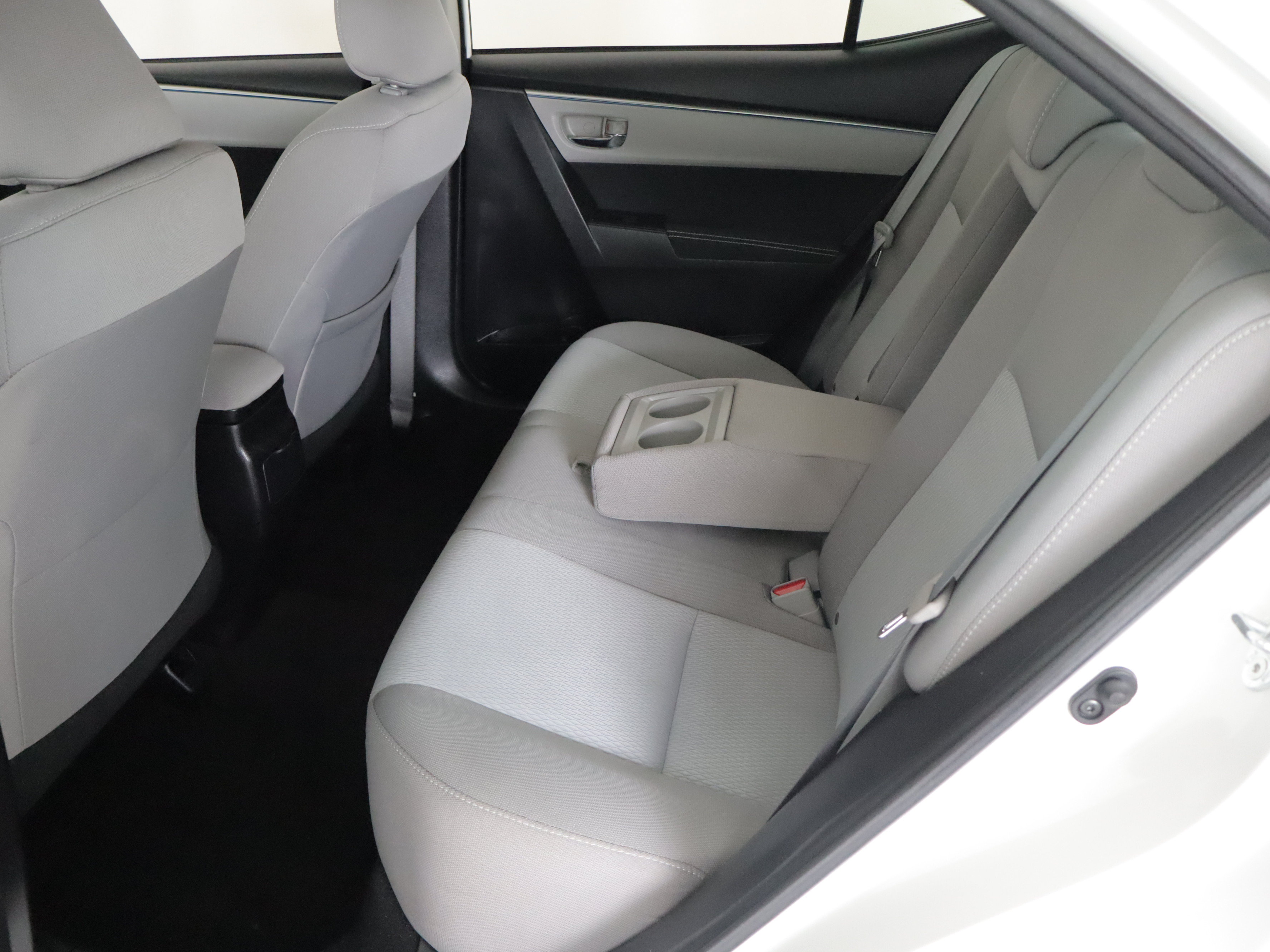 Used 2016 Toyota Corolla LE FWD image 8