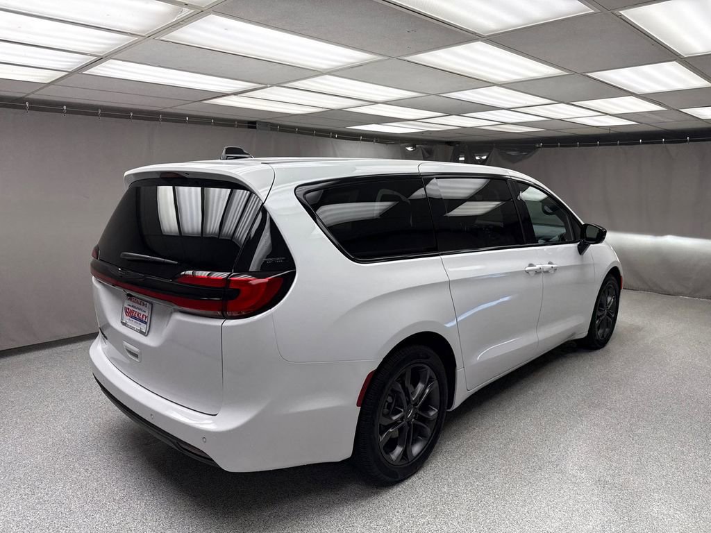 New 2026 Chrysler Pacifica Select image 4