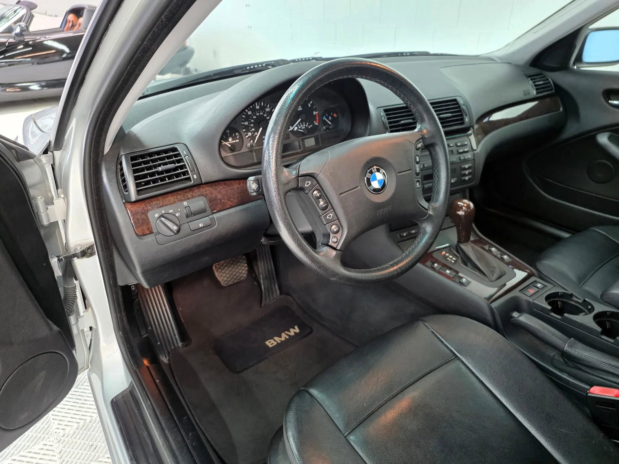 Used 2003 BMW 325i Sedan image 12