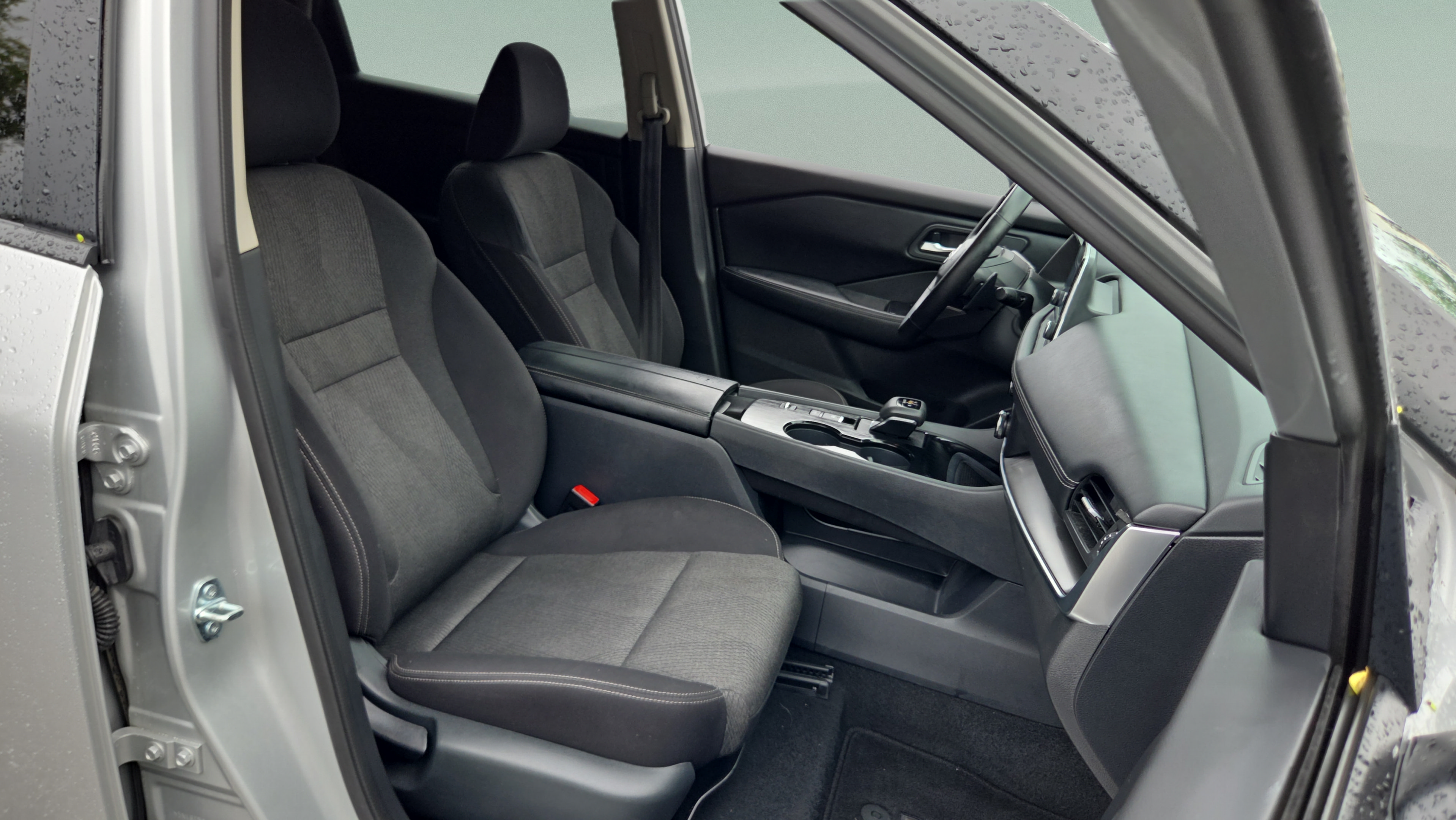 Used 2025 Nissan Rogue SV FWD image 17