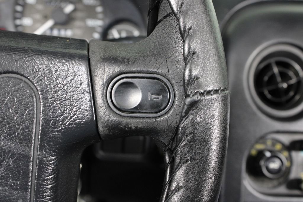 Used 1996 MAZDA MX-5 Miata image 30