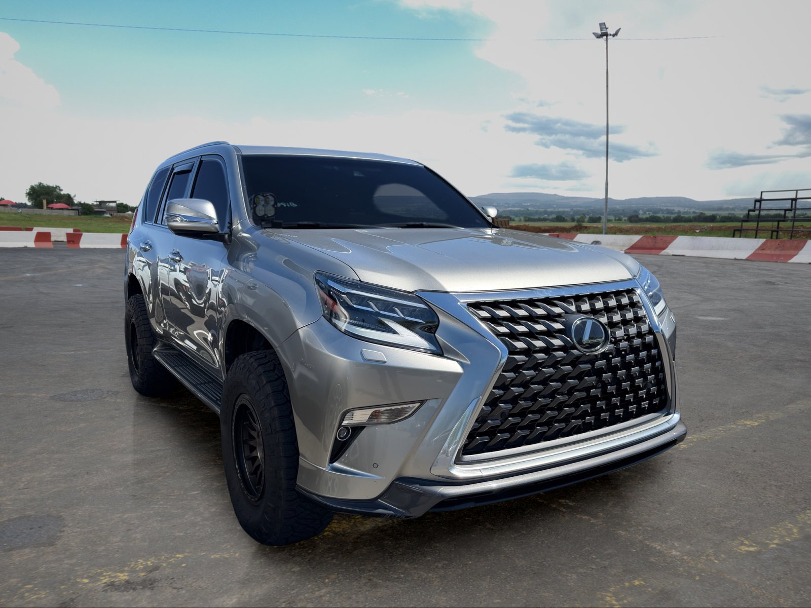 Used 2022 Lexus GX 460 Premium w/ Accessory Package AWD/4WD image 2