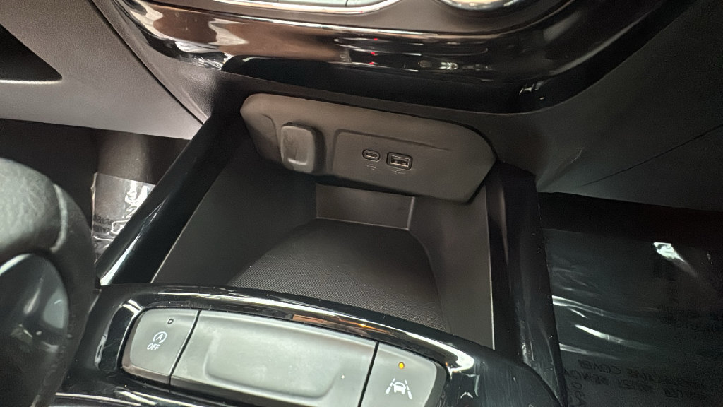Used 2025 Chevrolet Trax LT FWD image 22