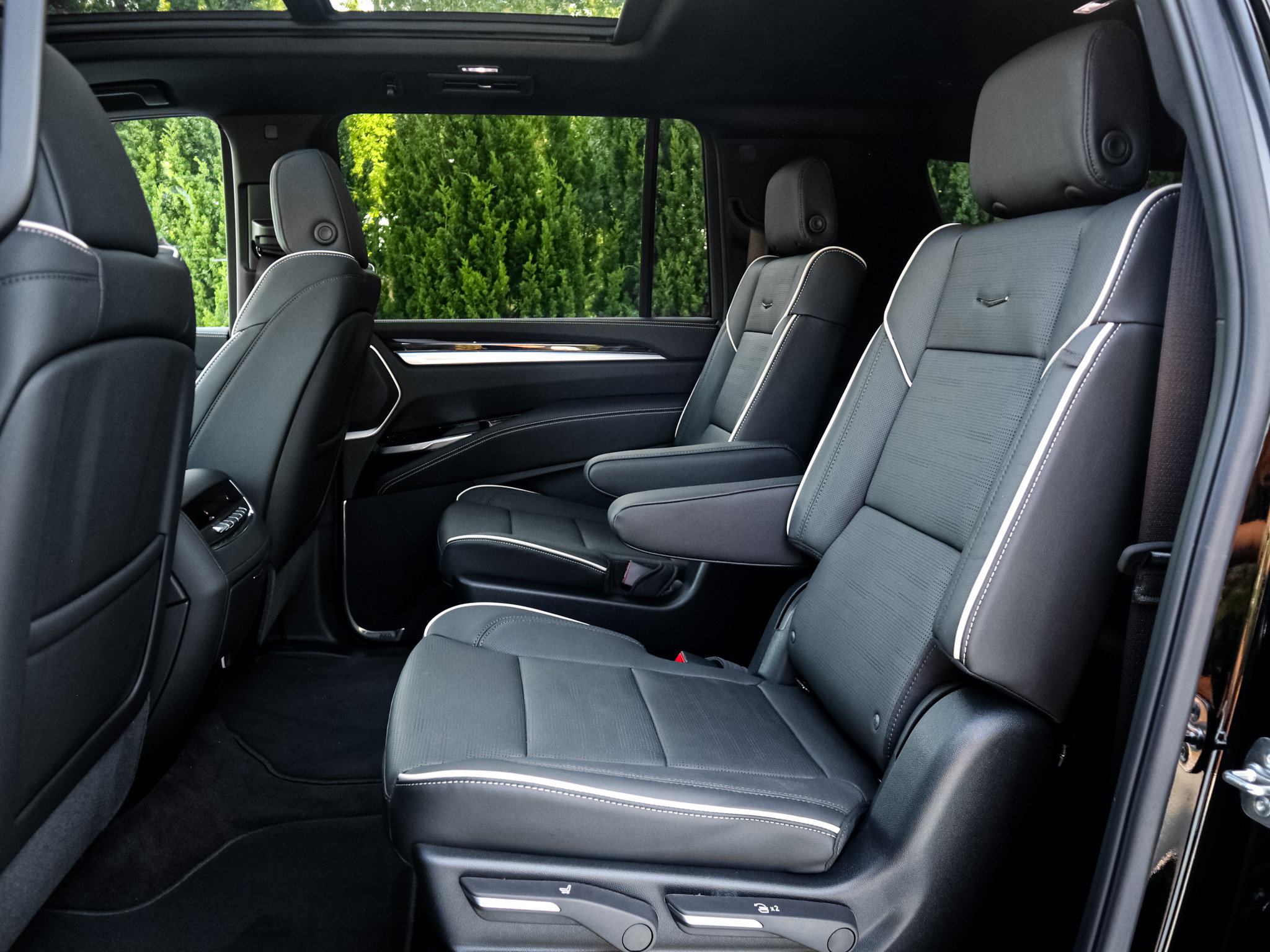 Used 2026 Cadillac Escalade ESV Luxury AWD/4WD image 30