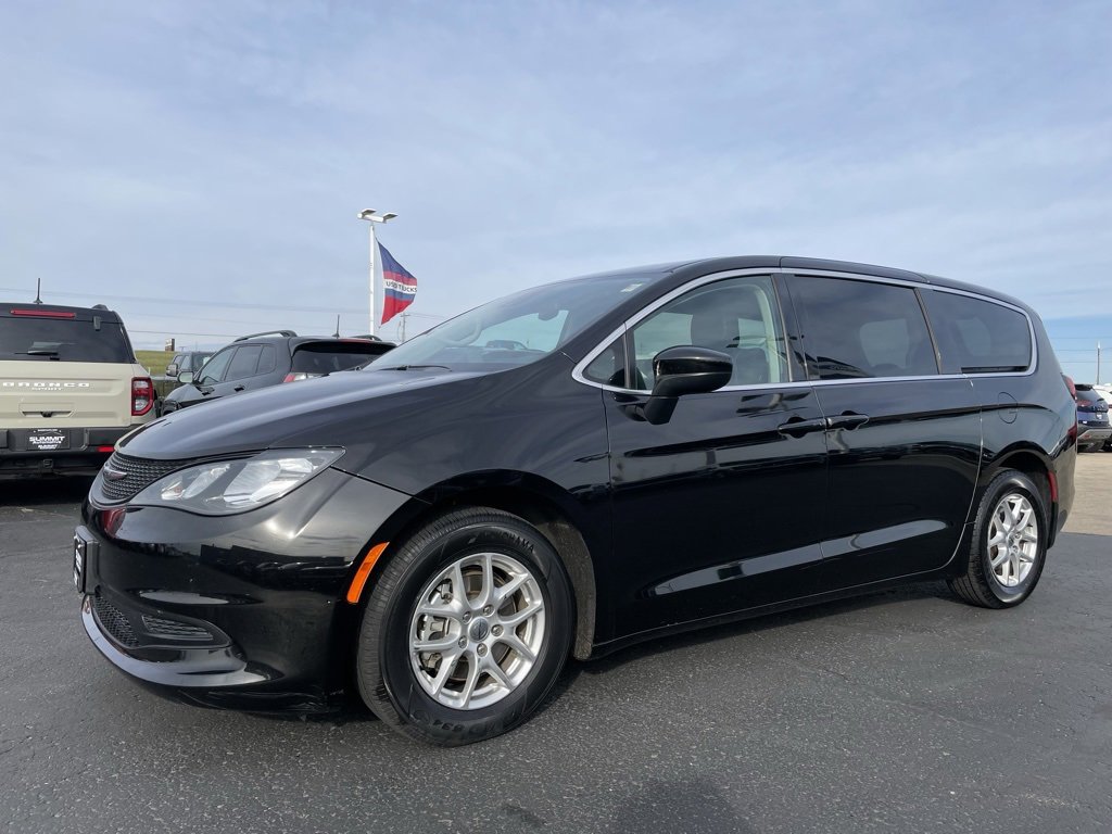 Used 2024 Chrysler Voyager LX image 6