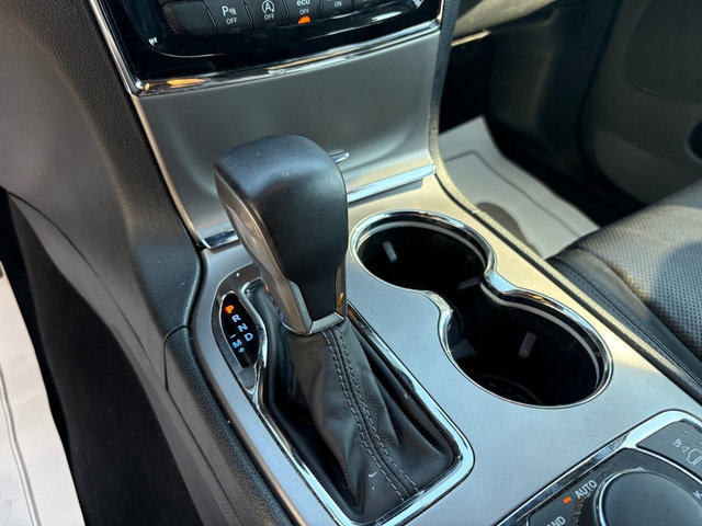Used 2019 Jeep Grand Cherokee Overland AWD/4WD image 32