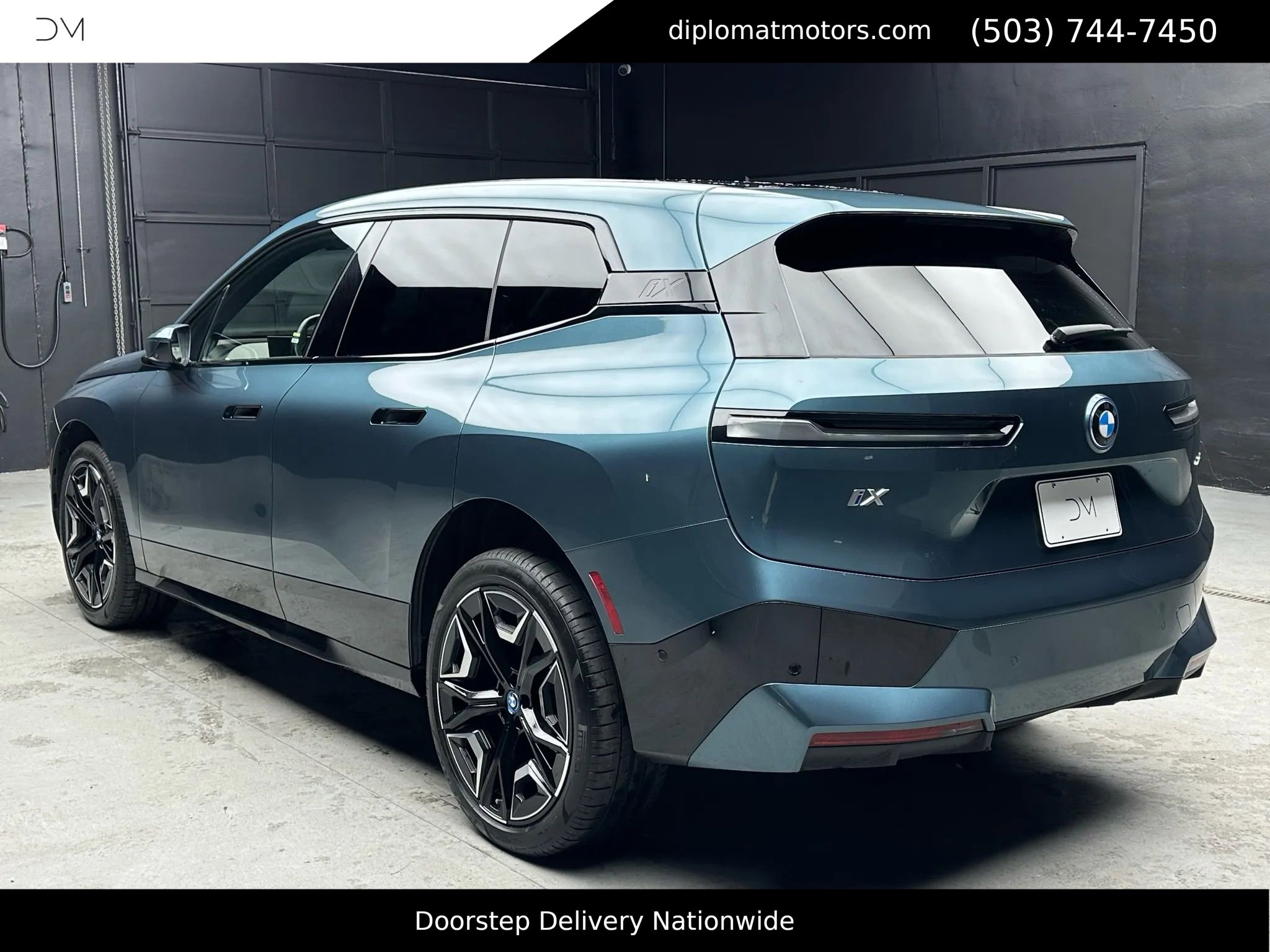 Used 2025 BMW iX xDrive50 w/ Premium Package image 4