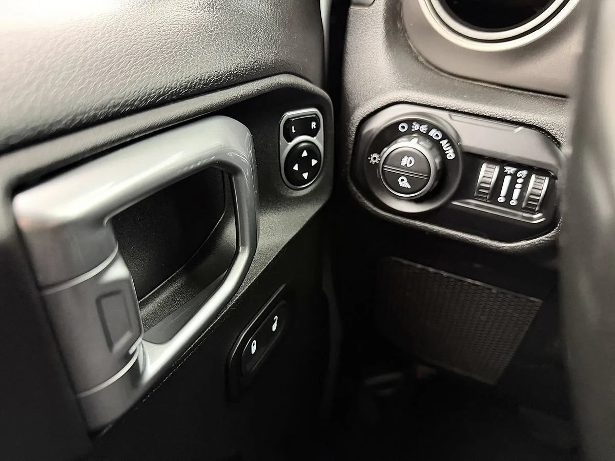 Used 2021 Jeep Gladiator Sport AWD/4WD image 14