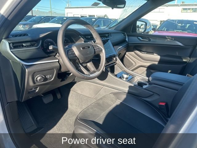 Used 2024 Jeep Grand Cherokee Altitude AWD/4WD image 9