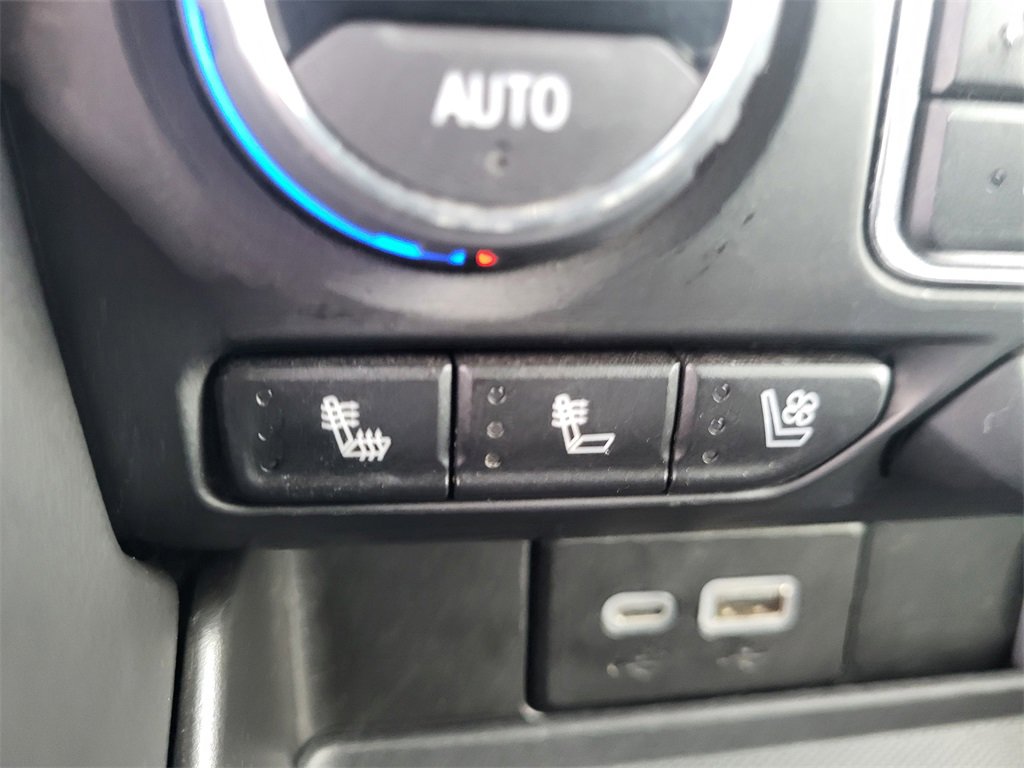 Used 2023 Chevrolet Suburban Premier image 25