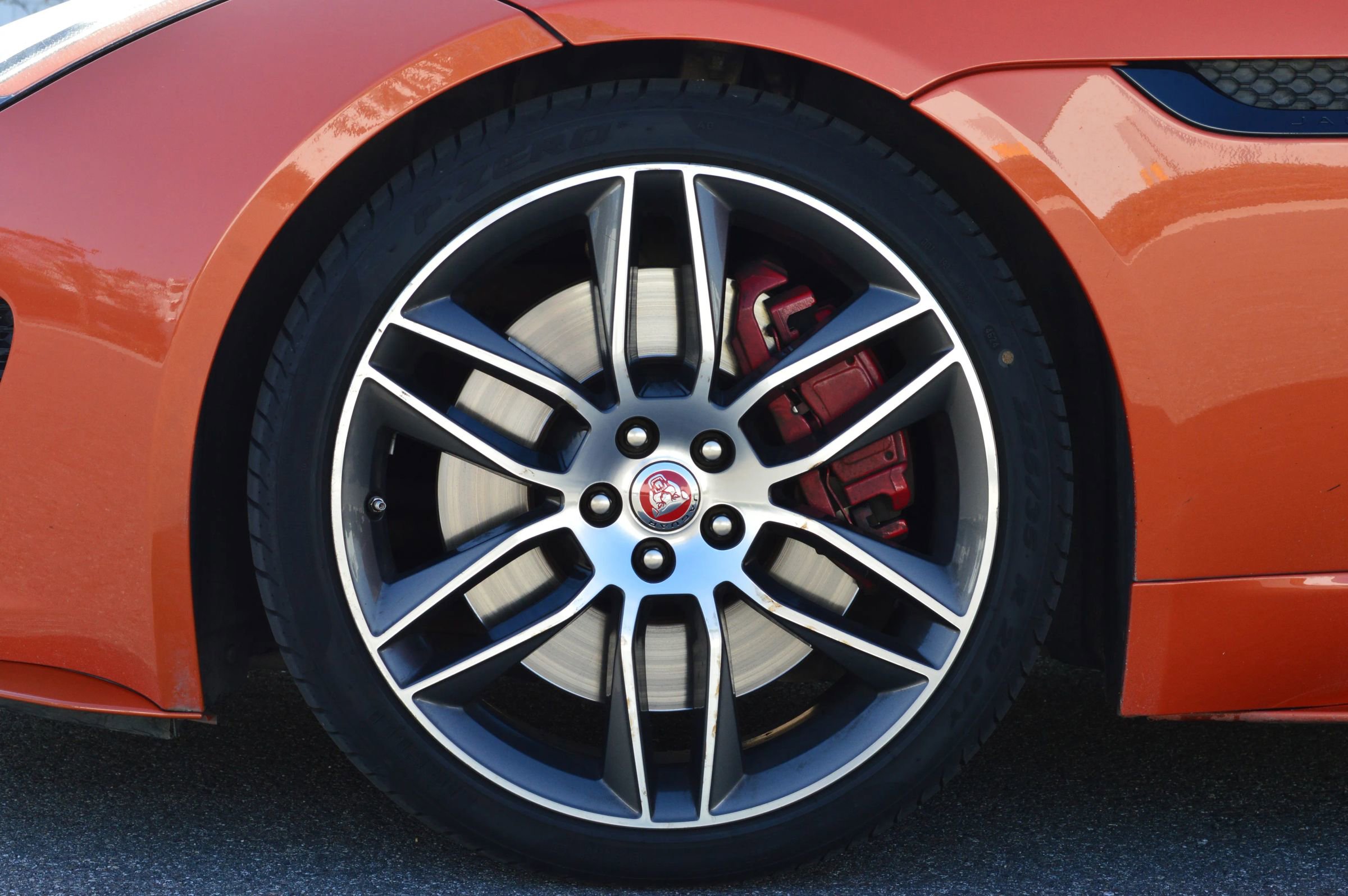 Used 2016 Jaguar F-TYPE R image 10