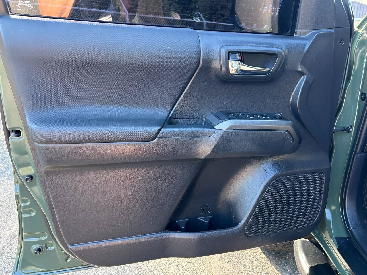 Used 2022 Toyota Tacoma TRD Sport w/ Technology Package AWD/4WD image 9