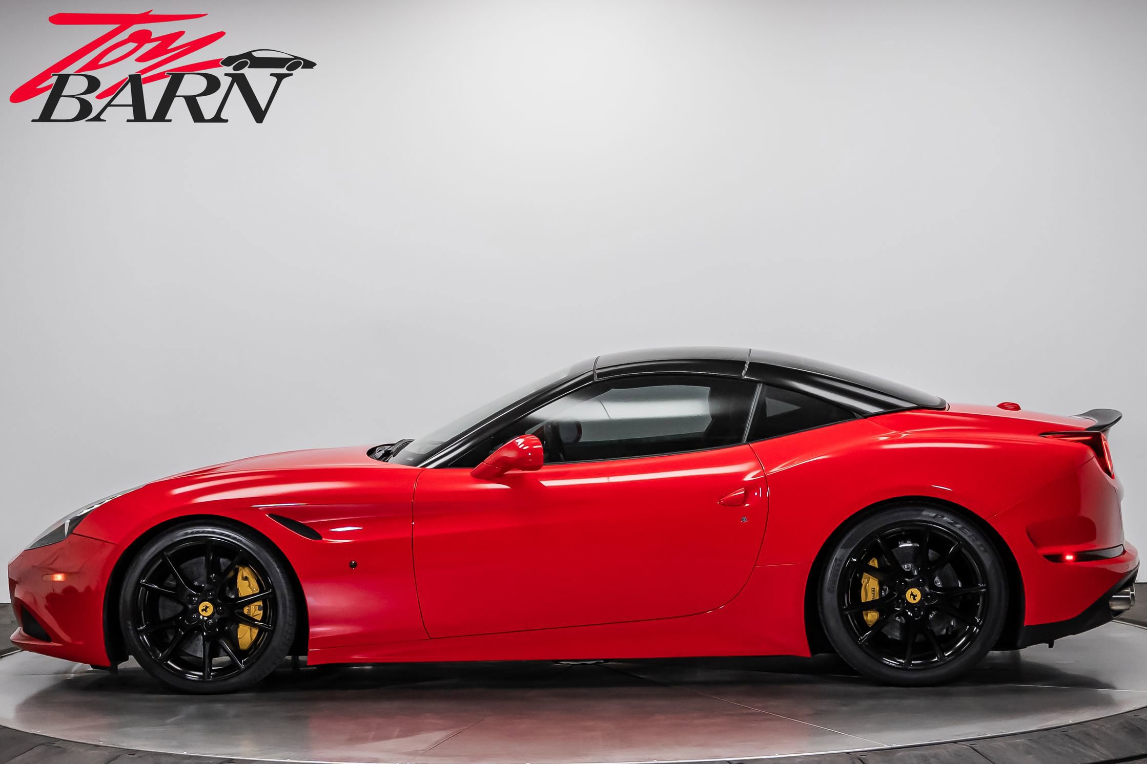 Used 2016 Ferrari California T RWD image 10