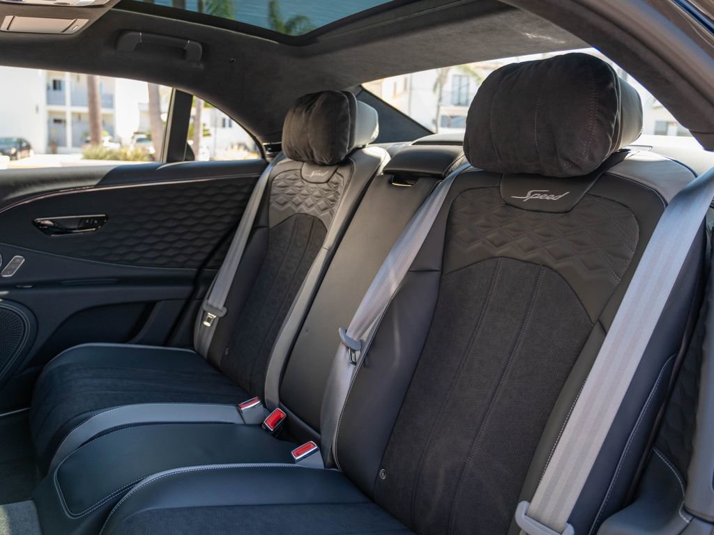 Used 2025 Bentley Flying Spur Plug-In Hybrid AWD/4WD image 33