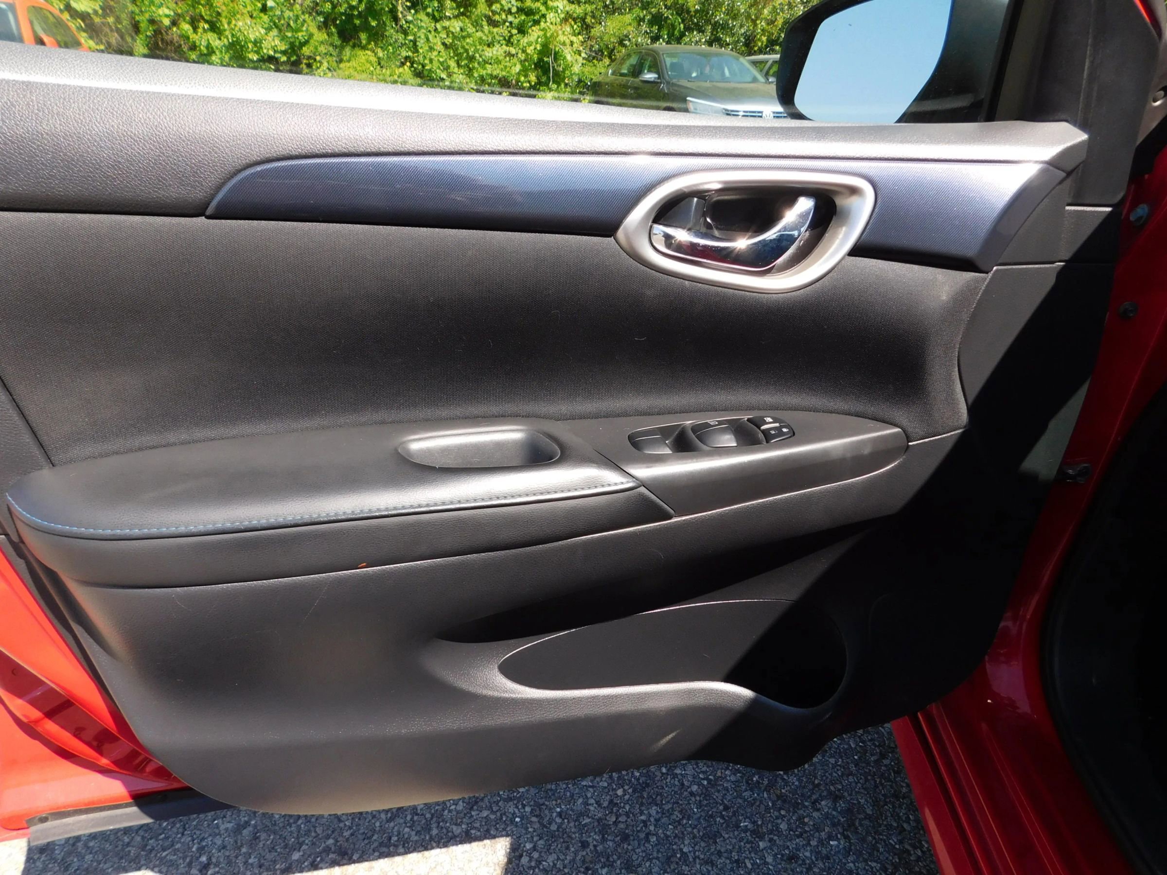 Used 2019 Nissan Sentra SR FWD image 11