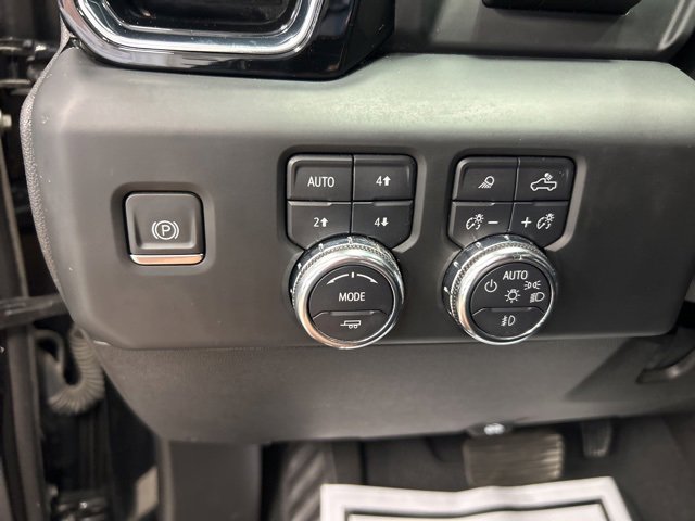 Used 2024 GMC Sierra 3500 Denali w/ Denali Reserve Package image 17