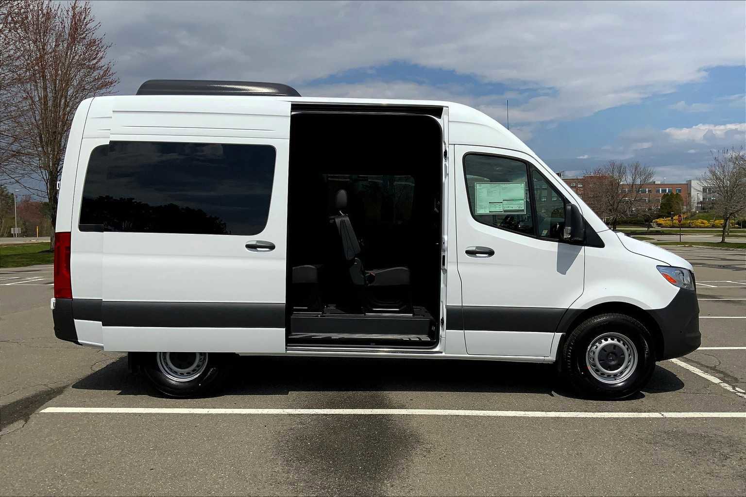 Used 2025 Mercedes-Benz Sprinter 2500 image 25