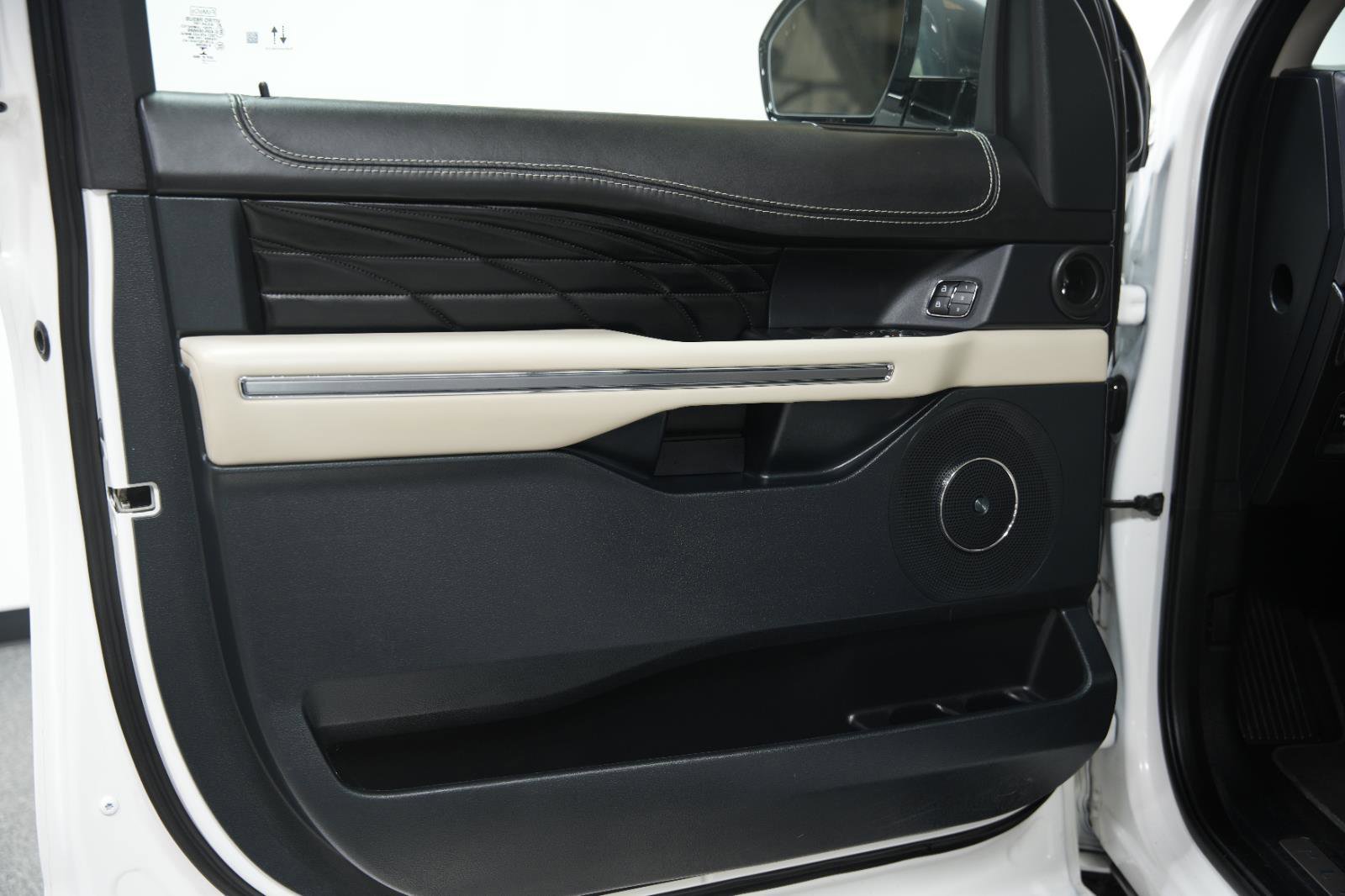 Used 2021 Ford Expedition Platinum image 25