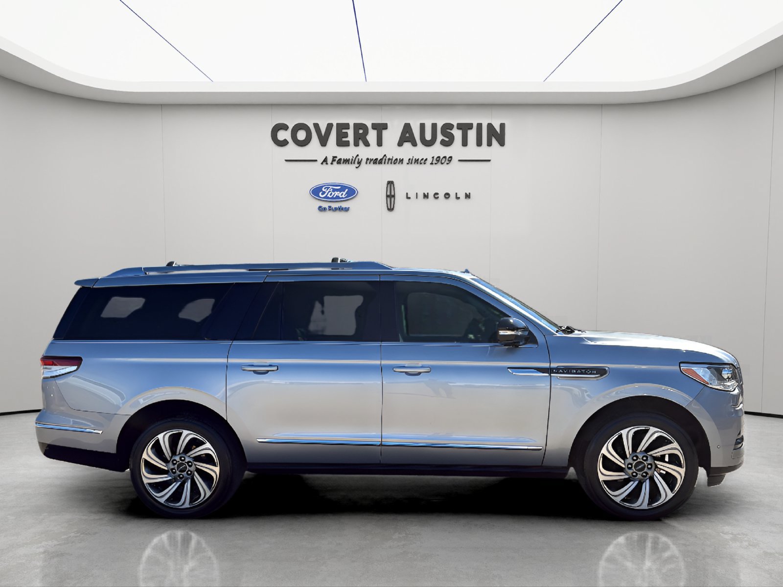 Certified 2023 Lincoln Navigator L Reserve AWD/4WD image 6