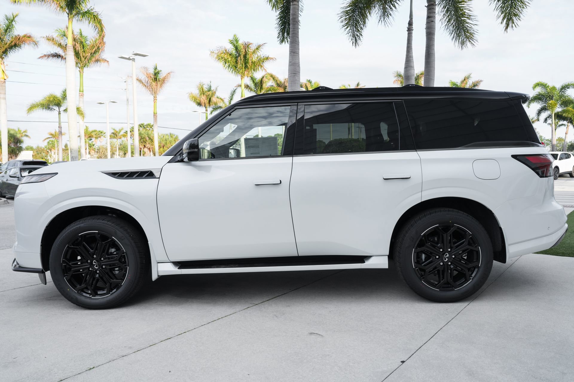 New 2026 INFINITI QX80 4WD w/ Sport Exterior Package image 21