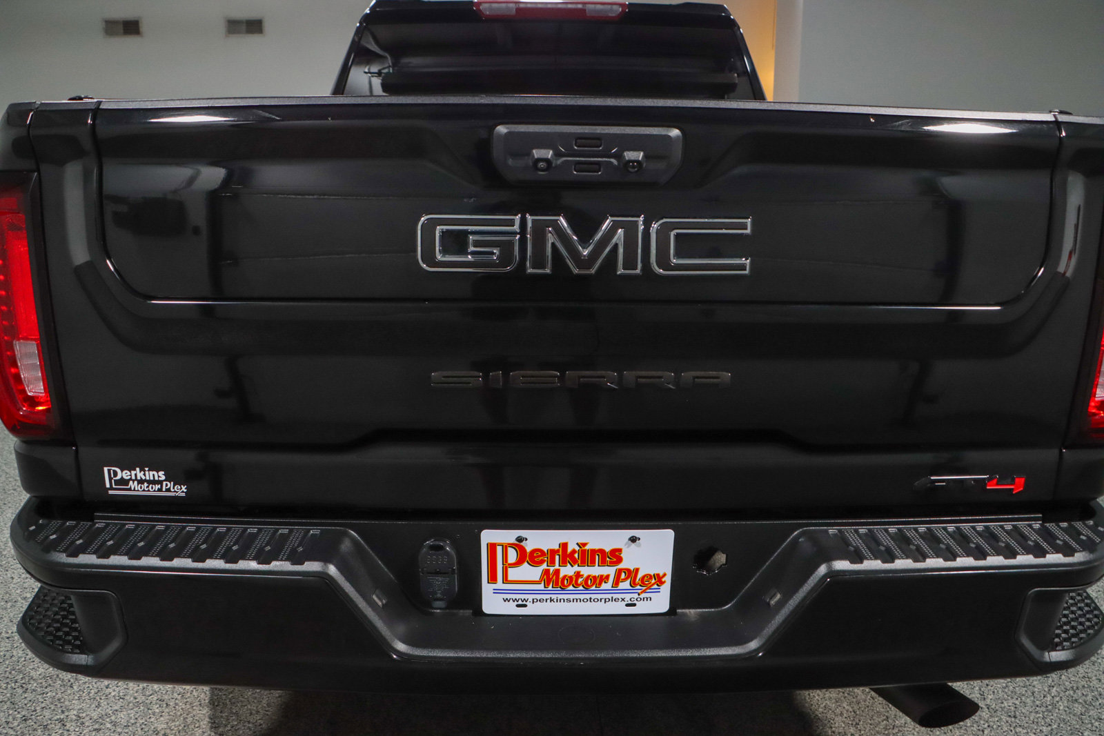 Used 2022 GMC Sierra 2500 AT4 w/ Snow Plow Prep/Camper Package image 8