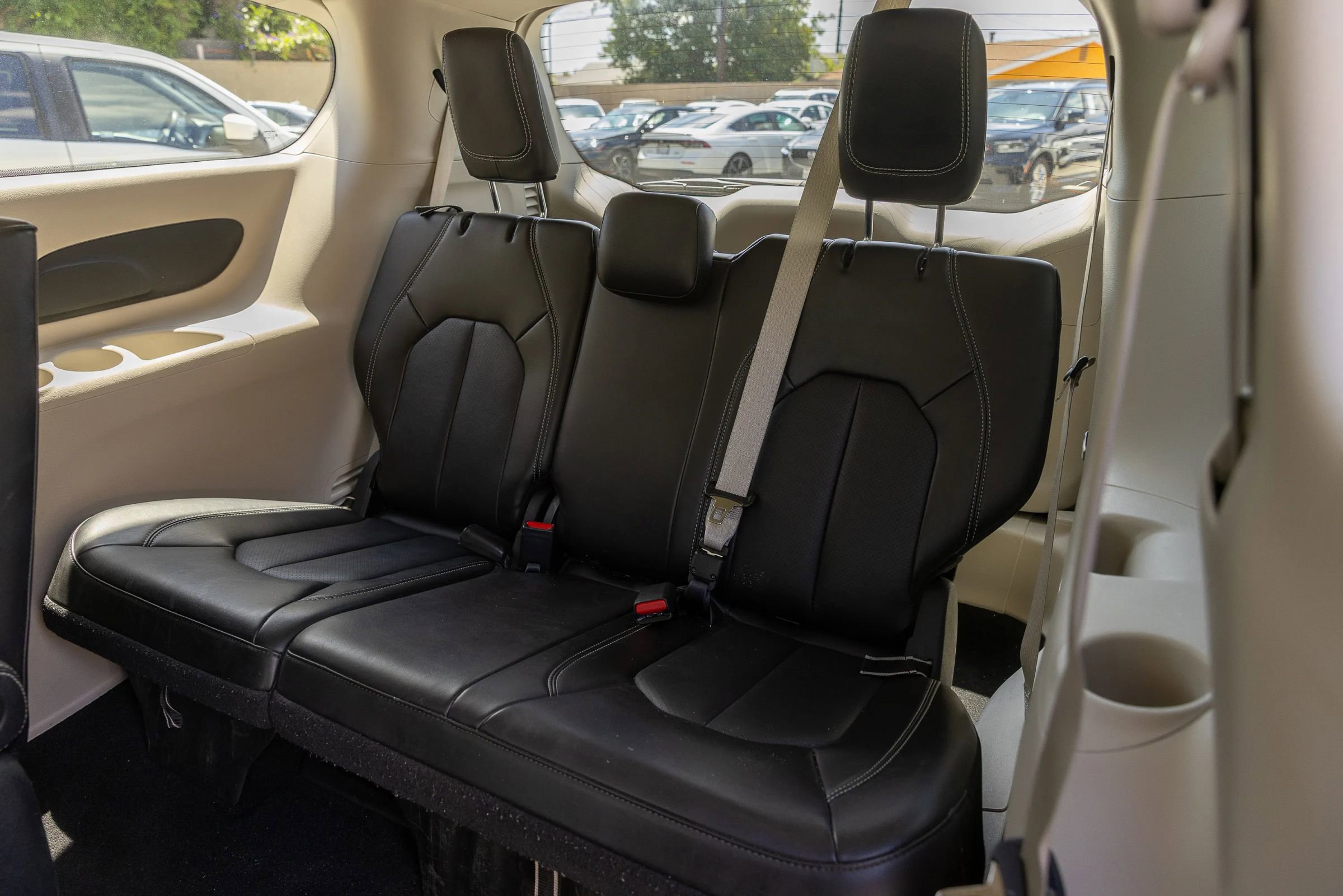 Used 2024 Chrysler Pacifica Limited FWD image 26