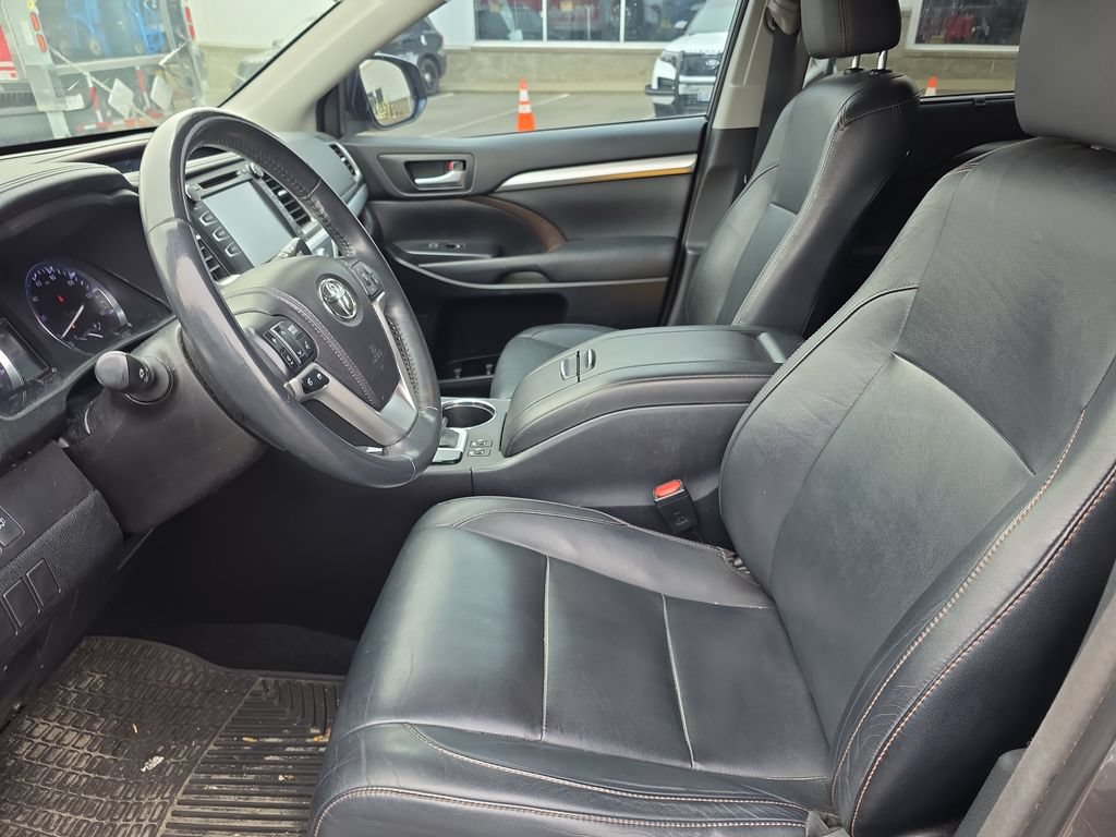 Used 2014 Toyota Highlander XLE AWD/4WD image 4