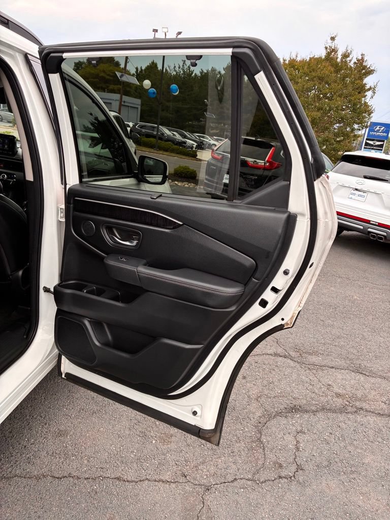 Used 2023 Honda Pilot Elite image 48