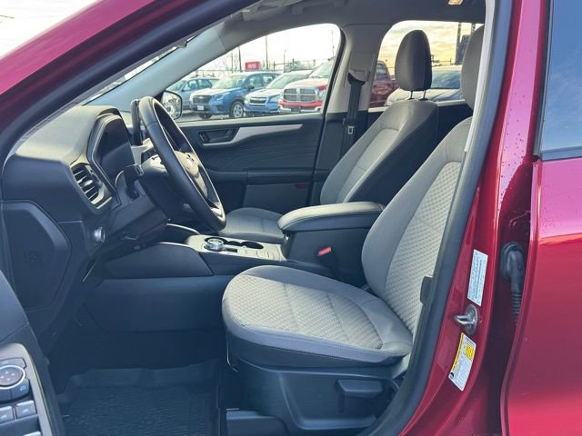 Used 2022 Ford Escape SE w/ SE Sport Appearance Package image 12