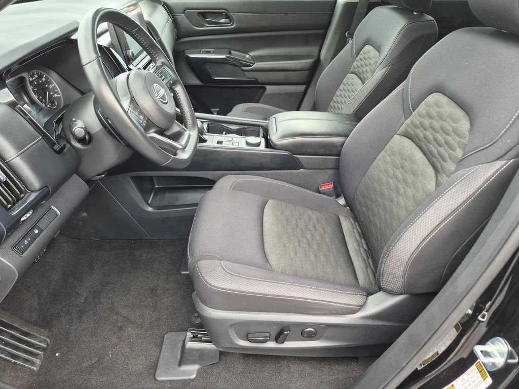 Used 2024 Nissan Pathfinder SV w/ Lighting Package (N92) AWD/4WD image 11