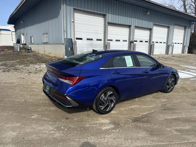 Used 2025 Hyundai Elantra SEL image 9