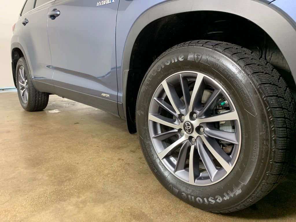 Used 2019 Toyota Highlander XLE AWD/4WD image 6
