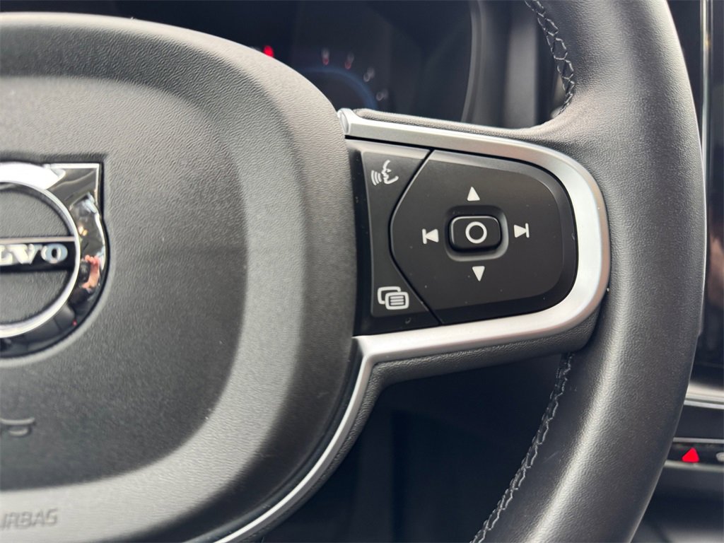 Certified 2025 Volvo XC60 B5 Core image 15