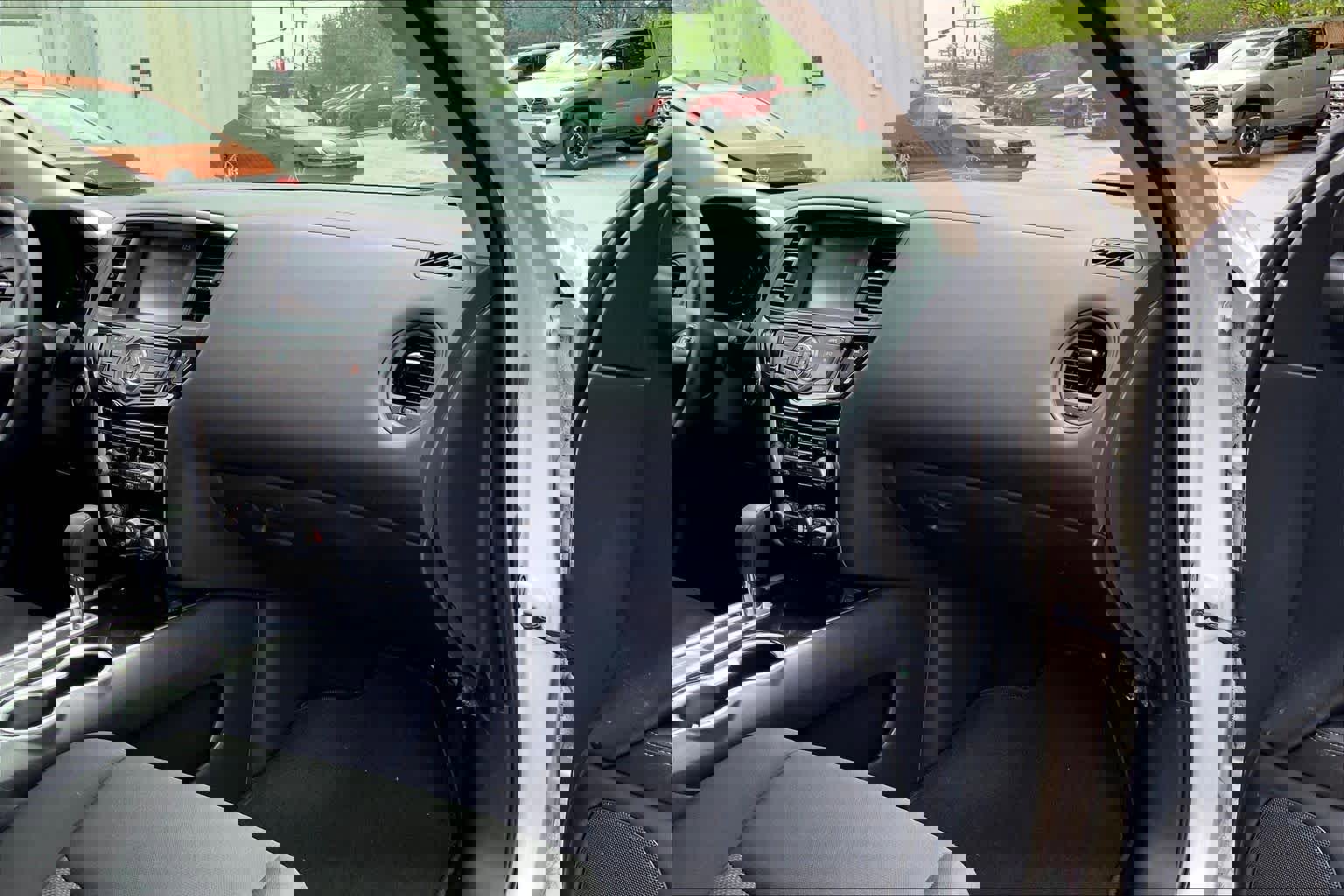 Used 2020 Nissan Pathfinder S image 16