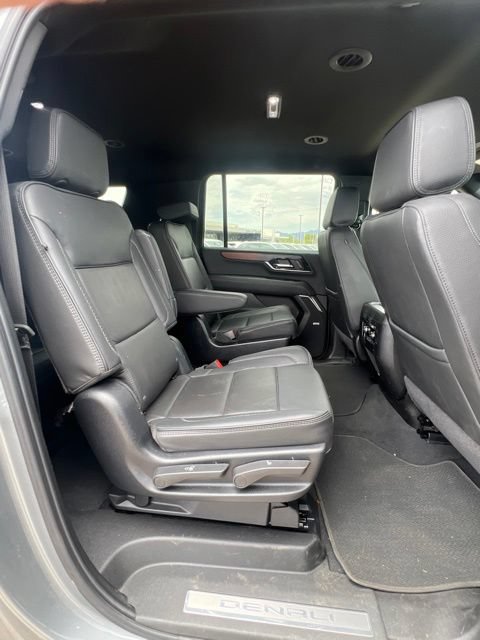 Used 2025 GMC Yukon XL Denali AWD/4WD image 32