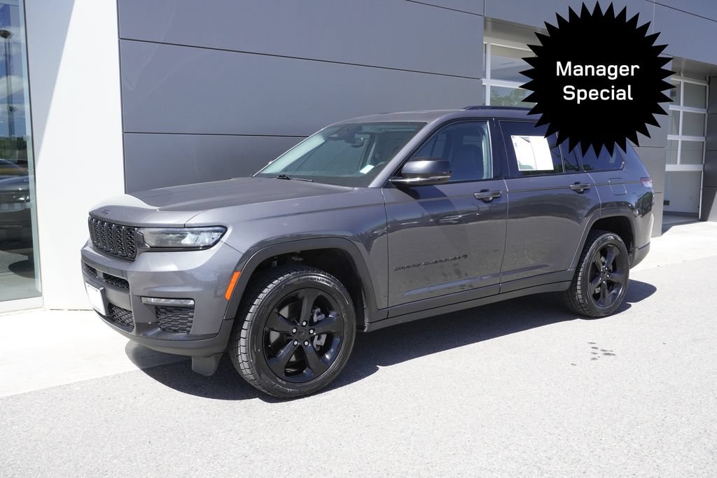 Used 2022 Jeep Grand Cherokee L Limited w/ Black Appearance Package AWD/4WD image 3