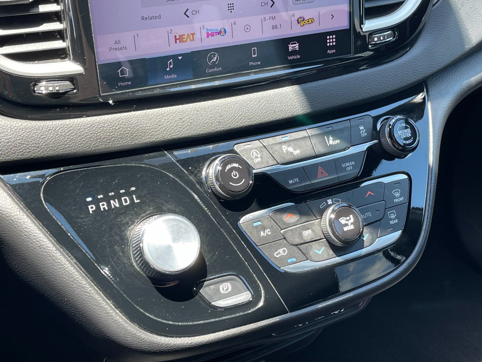 Used 2025 Chrysler Pacifica Select FWD image 23