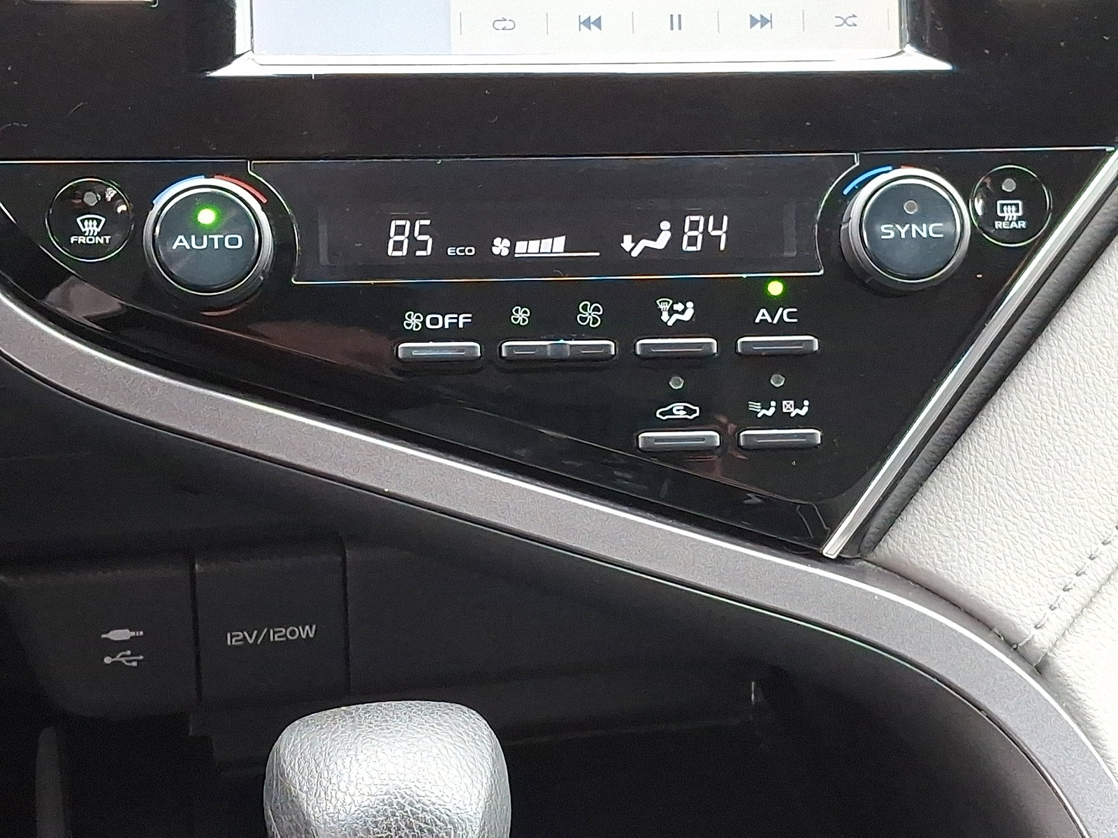 Used 2018 Toyota Camry LE w/ Protection Package (Q2) FWD image 14