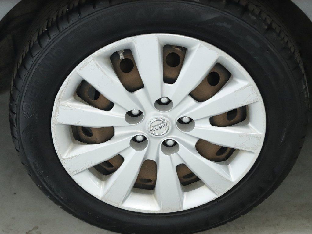 Used 2015 Nissan Sentra SV w/ Navigation Package image 12