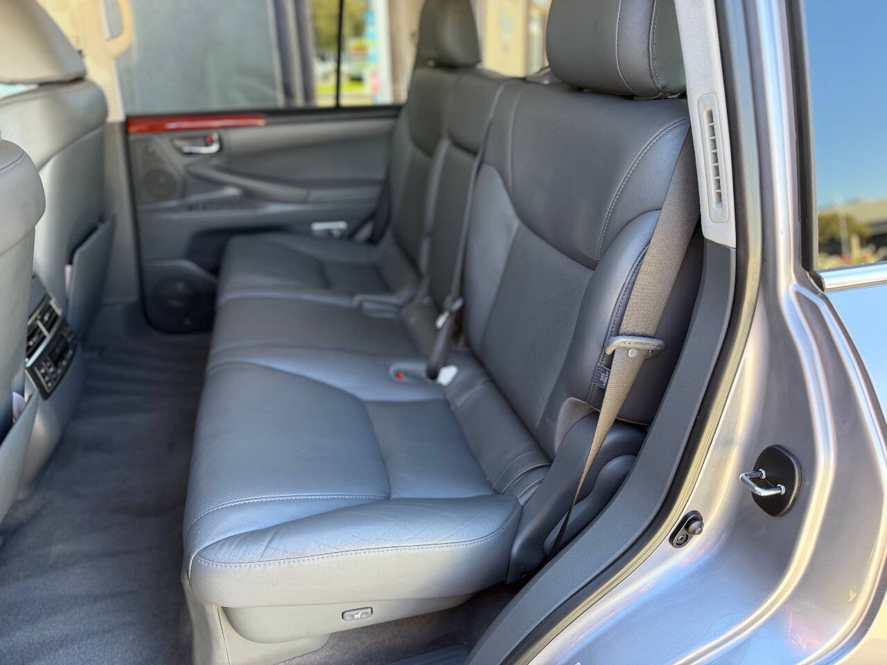 Used 2010 Lexus LX 570 4WD w/ Preferred Accessory Package image 13