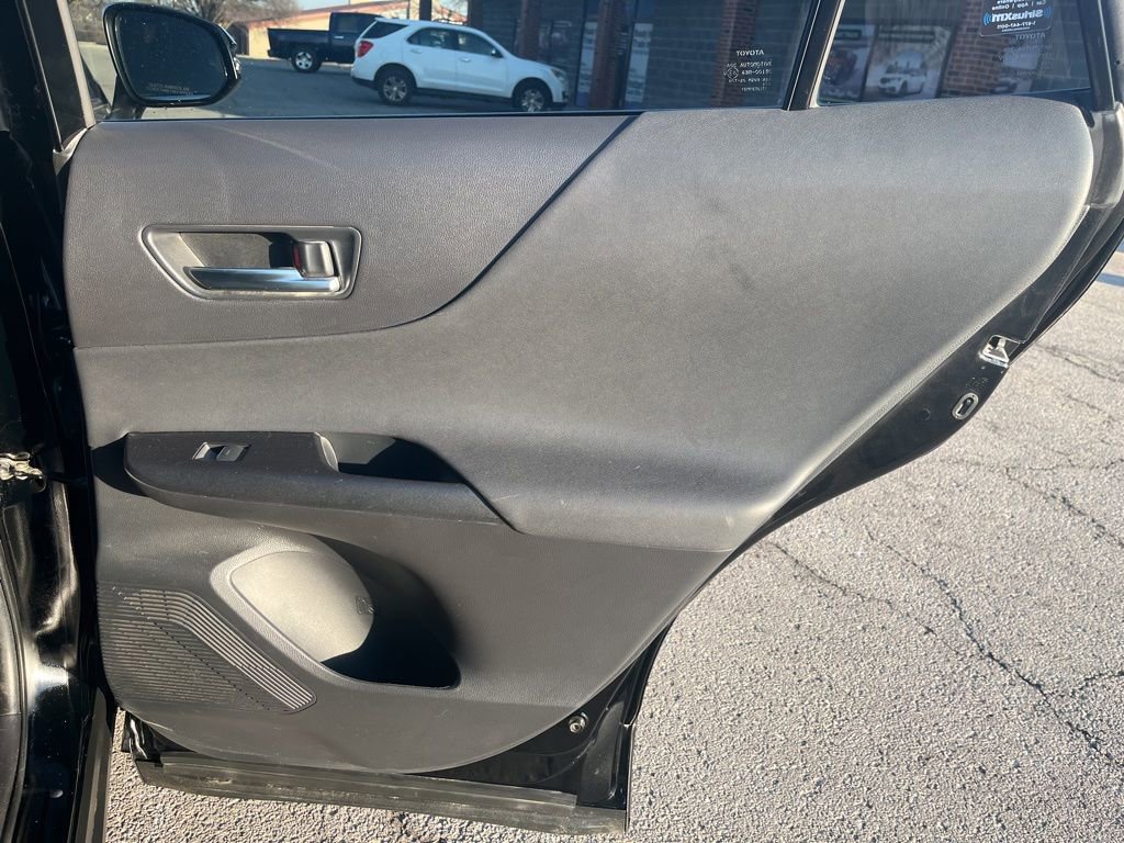 Used 2021 Toyota Venza LE w/ Carpet Mat Package (TMS) image 29