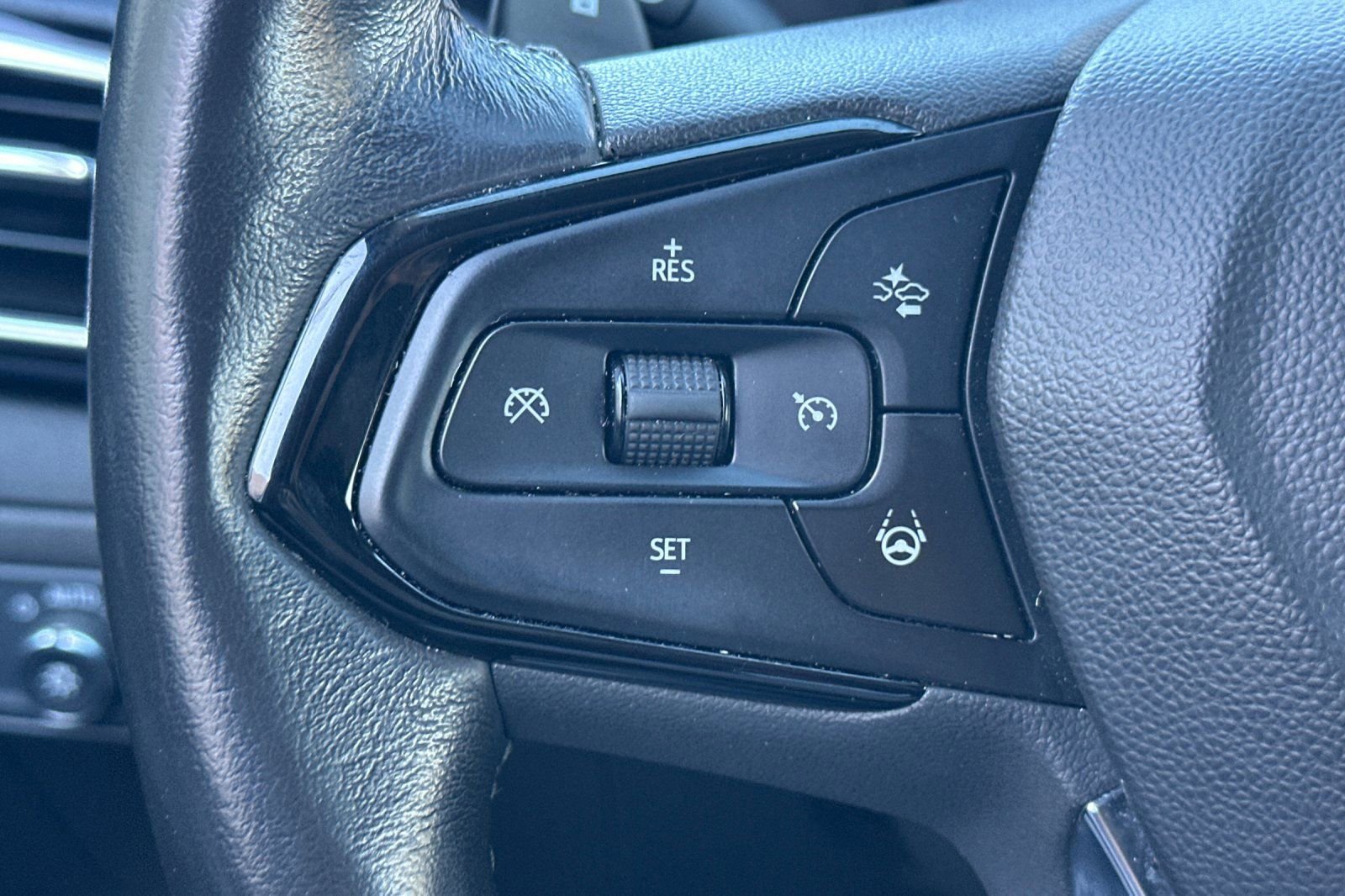 Used 2022 Chevrolet Bolt EUV Premier w/ Super Cruise Package image 35