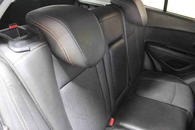 Used 2019 Chevrolet Trax LT w/ LT Convenience Package FWD image 11