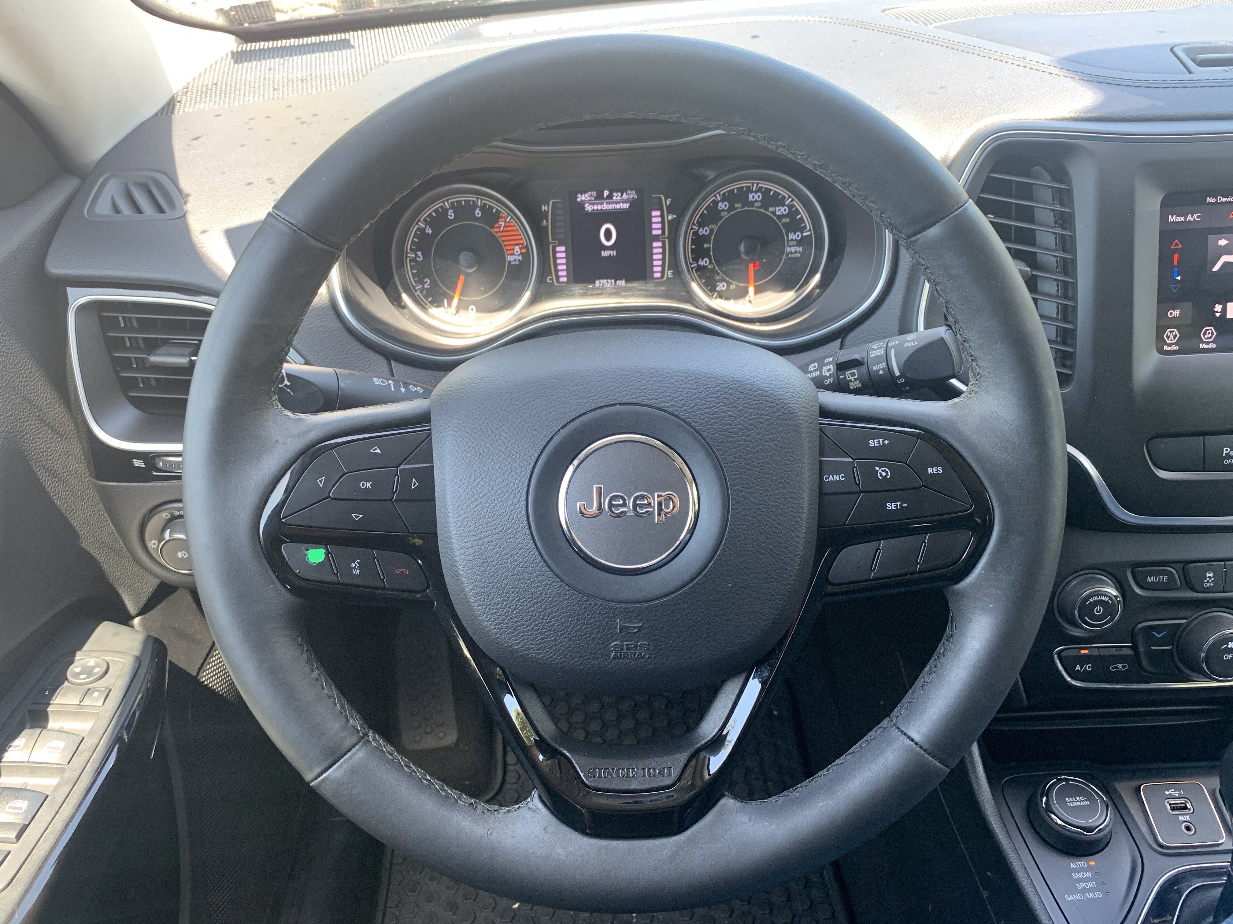 Used 2019 Jeep Cherokee Latitude Plus image 17