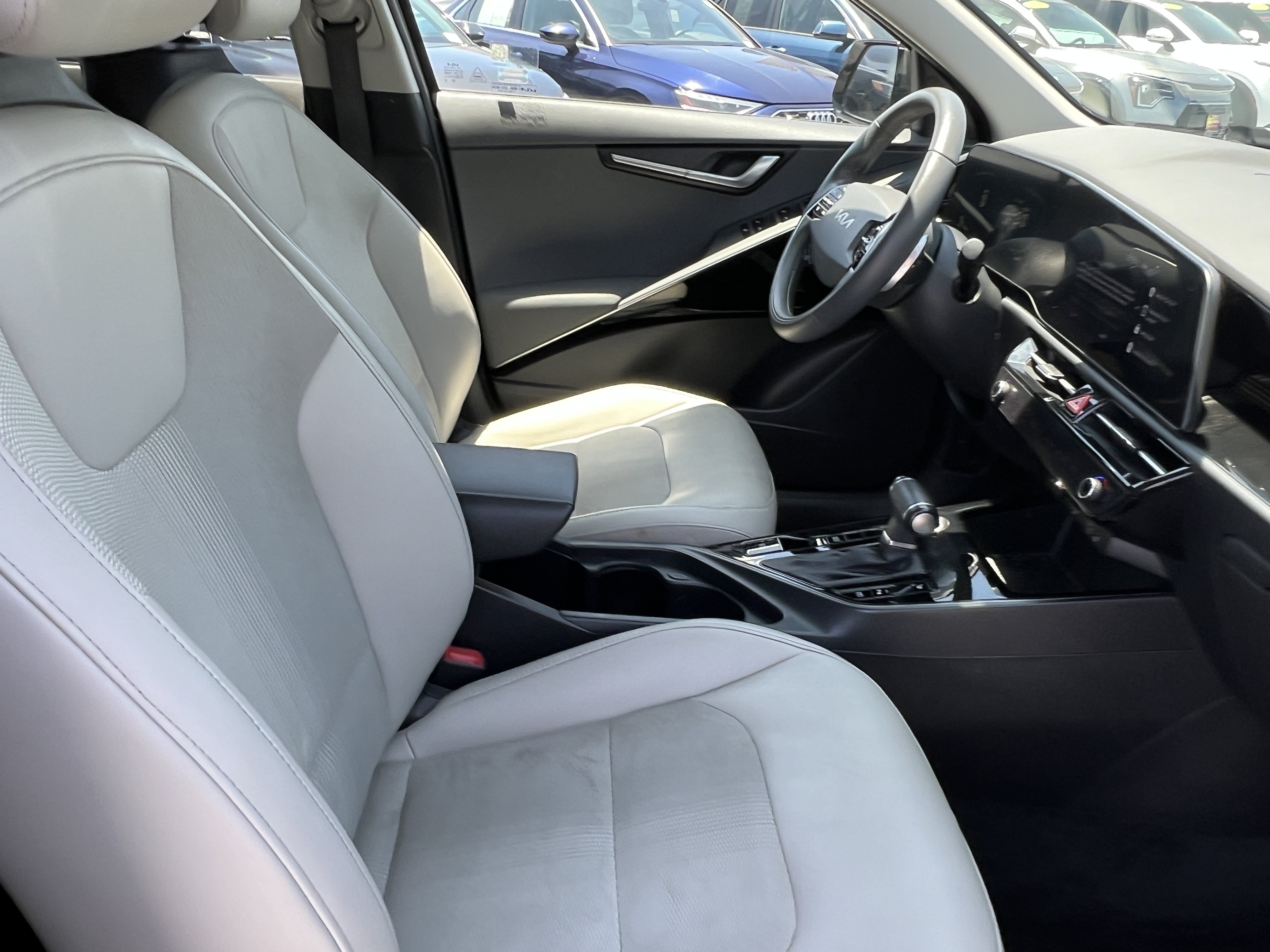 Certified 2023 Kia Niro EX Touring FWD image 15
