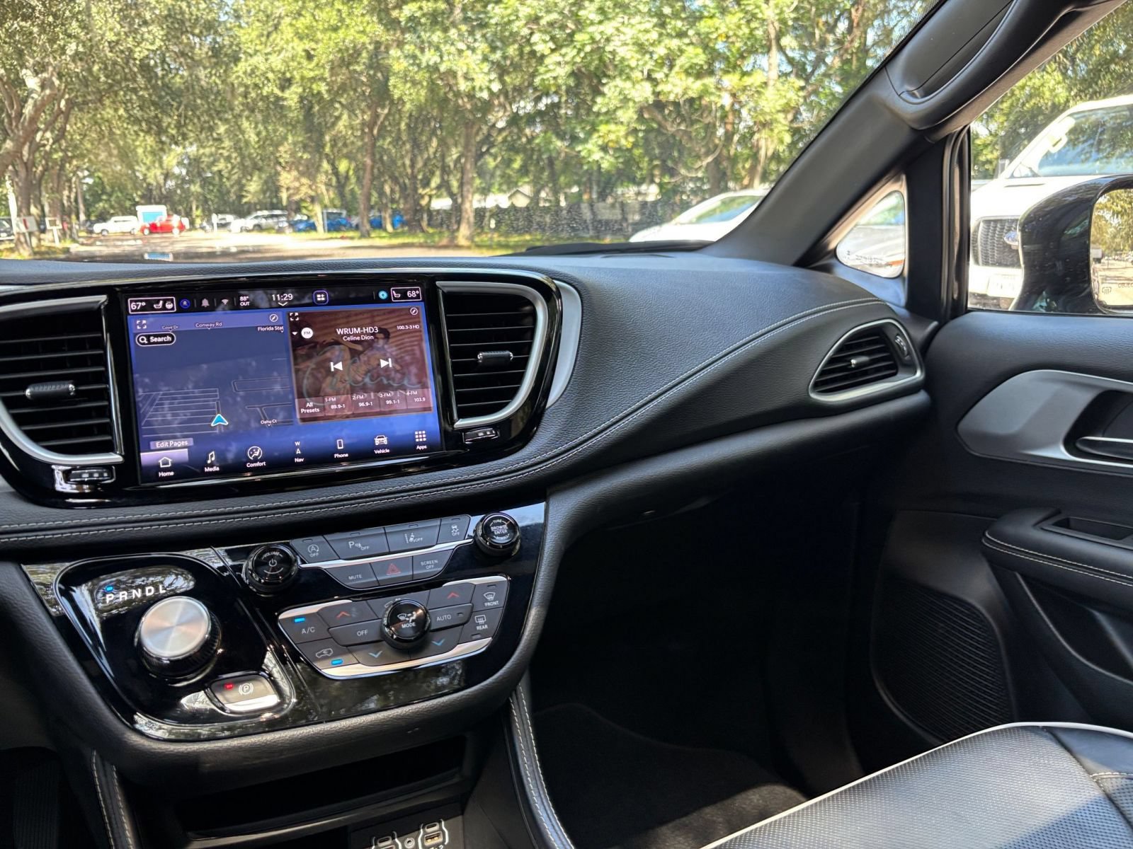 Used 2025 Chrysler Pacifica Limited FWD image 39