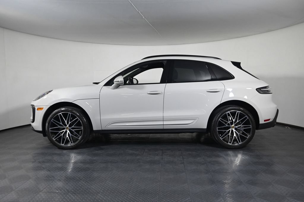 Certified 2023 Porsche Macan AWD/4WD image 2