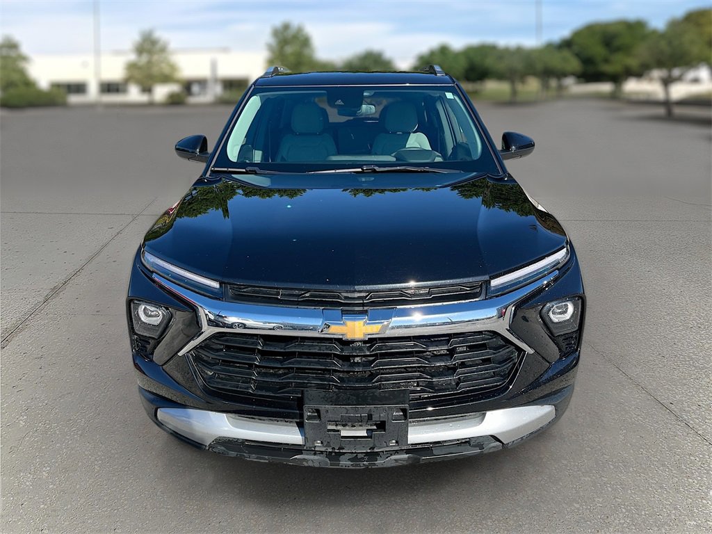 Used 2024 Chevrolet TrailBlazer LT image 2