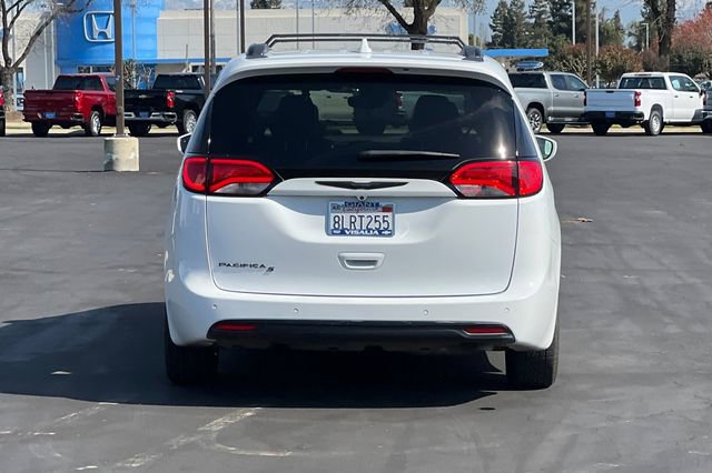 Used 2019 Chrysler Pacifica Touring-L w/ Advanced Safetytec Group image 5